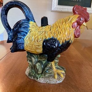 Beautiful Seymour Mann Rooster Teapot.Approximately 8 1/2” Tall and 10 1/2” Wide
